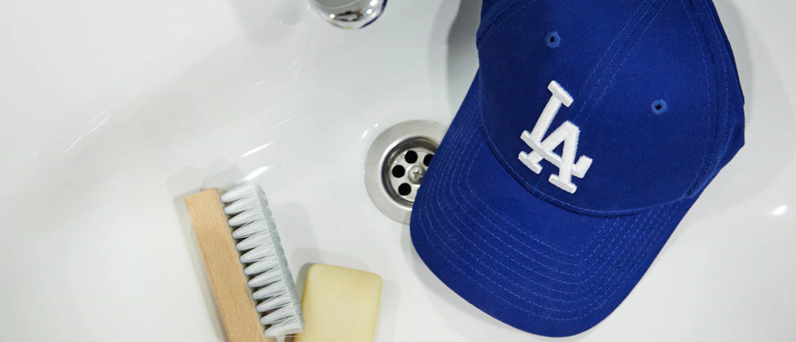 Wie man eine Cap Schritt für Schritt wäscht