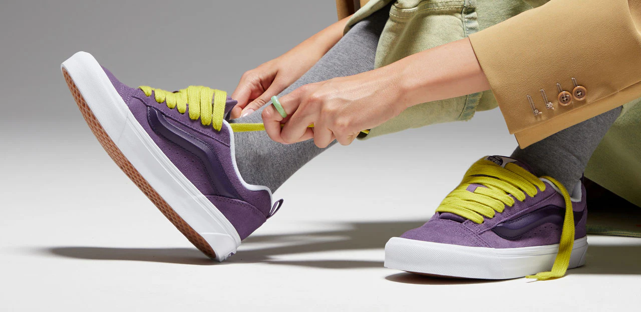 Wie schnürt man Sneaker?