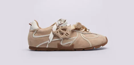 Schuhe für ein beiges Kleid